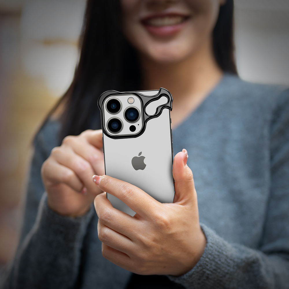 Case and Cover iPhone 14  Black Woman Showcasing Back View Alien GrunX in India