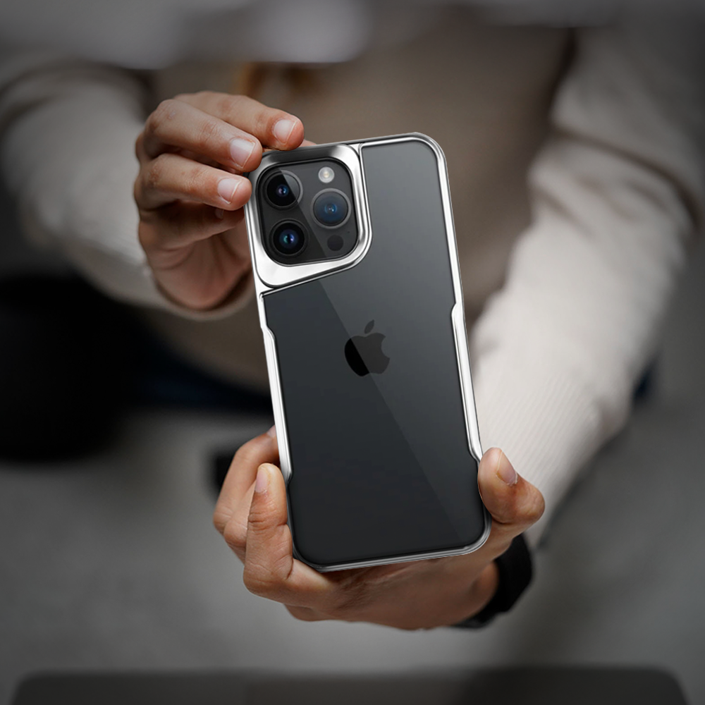 Case and Cover iPhone 11, 11 Pro, 11 Pro Max Silver Man Presenting Back View Cloud Gate GrunX in India